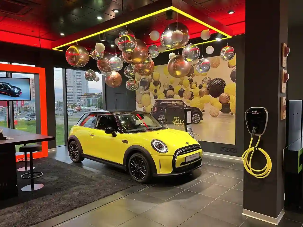 eksklyuzivnii-mini-v-tsvete-zesty-yellow-v-atlas-krasnodar